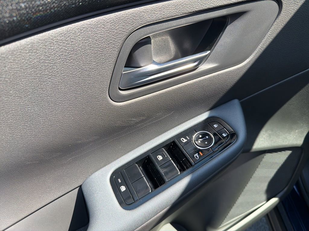 New 2026 Nissan Leaf FWD image 18