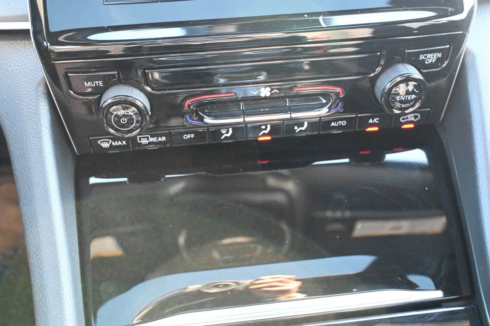 New 2025 Jeep Grand Cherokee L Laredo image 15