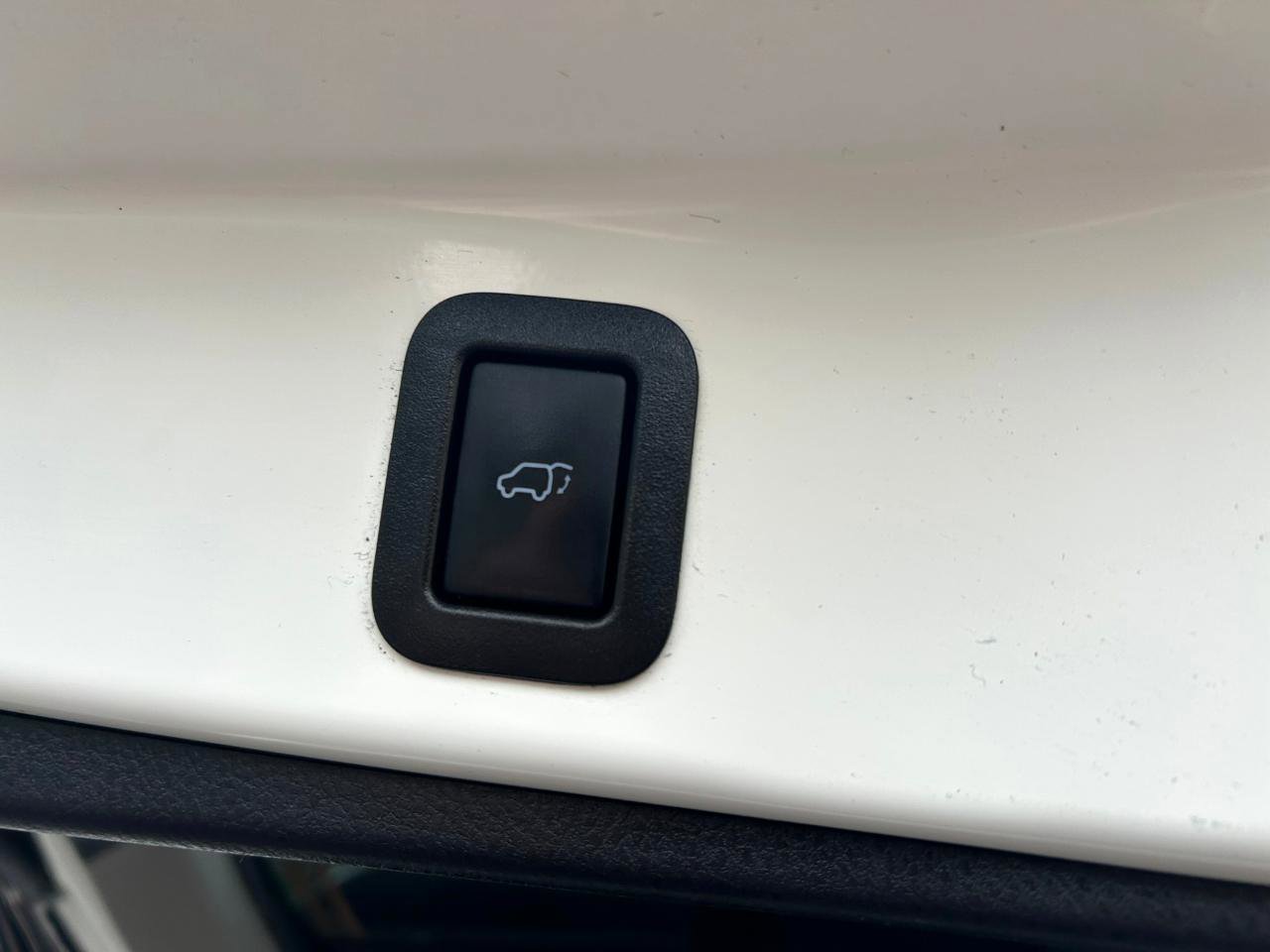 Used 2017 Toyota Highlander Limited w/ Carpet Mat Package image 22