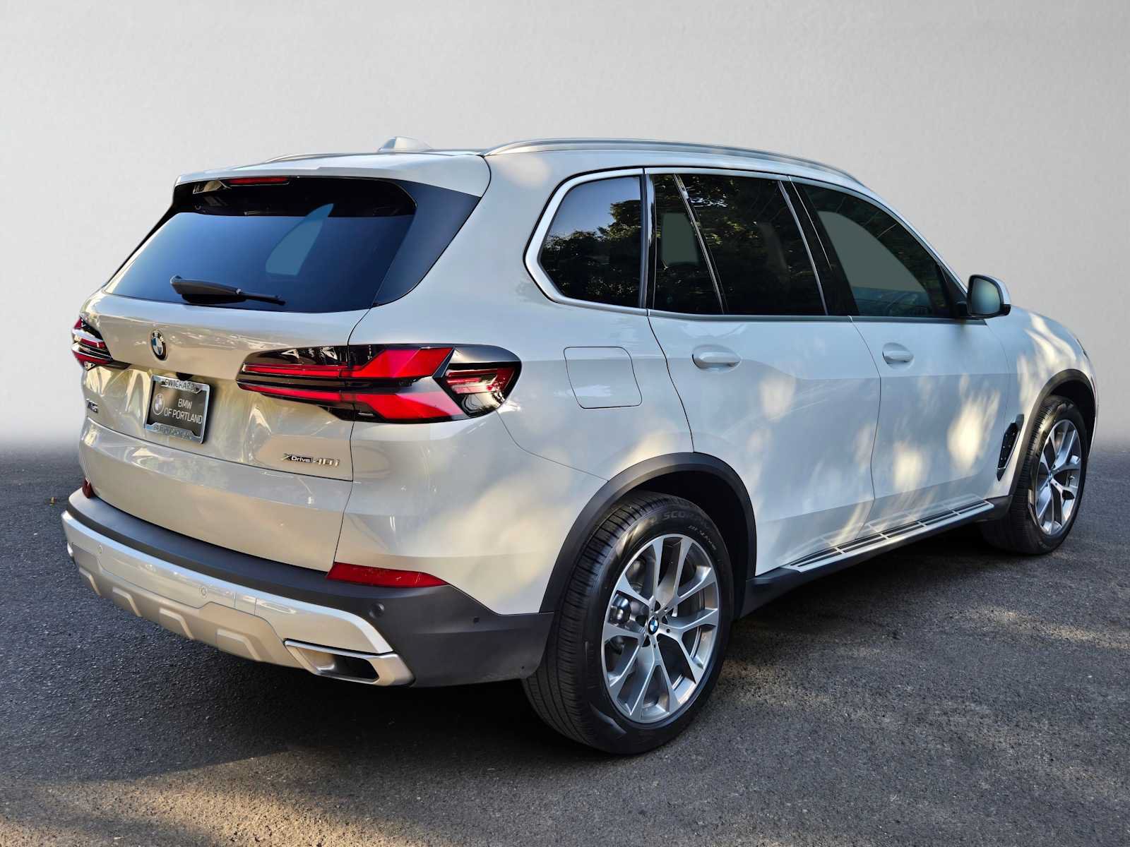 Used 2026 BMW X5 xDrive40i AWD/4WD image 3