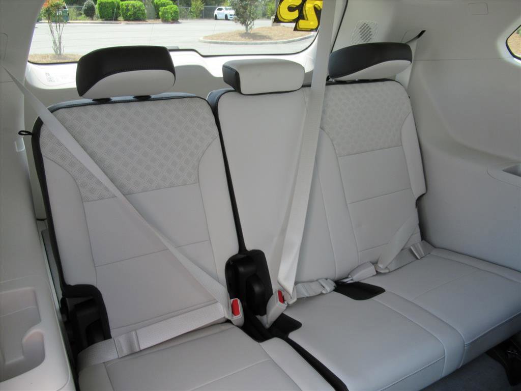 Used 2025 GMC Acadia Denali w/ Super Cruise Package image 12