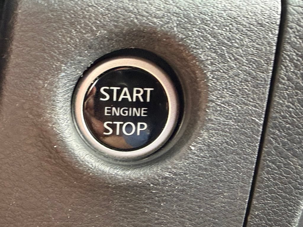 Used 2023 Nissan Frontier PRO-4X AWD/4WD image 9