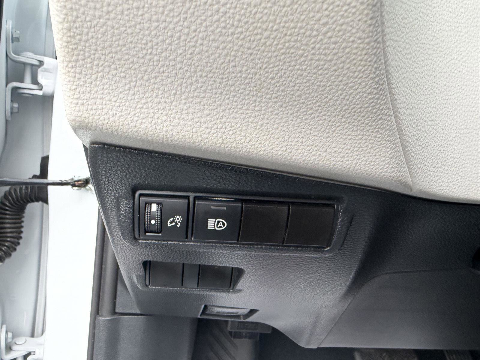 Used 2024 Toyota Corolla Cross LE FWD image 15