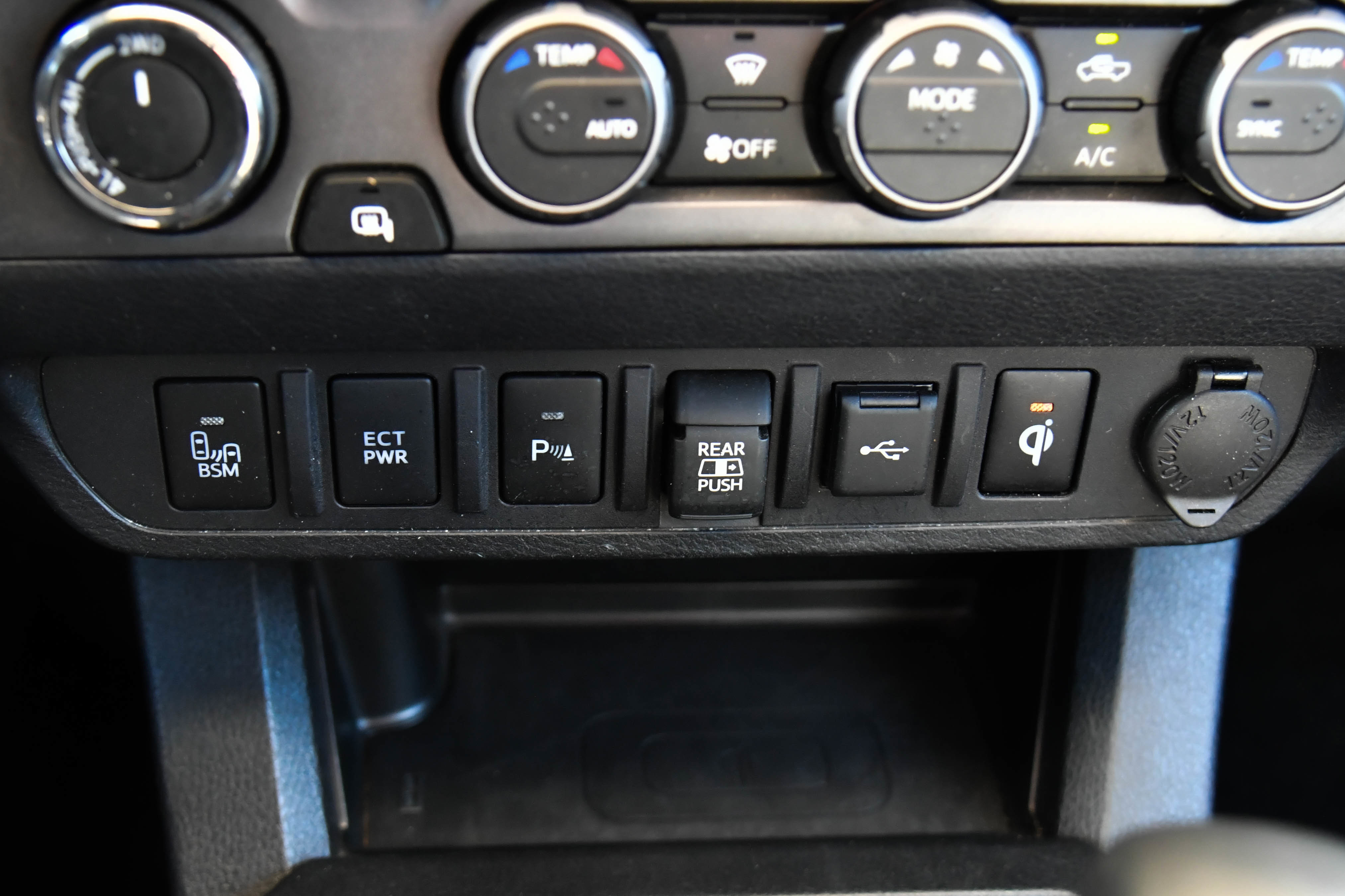 Used 2023 Toyota Tacoma TRD Off-Road w/ Technology Package AWD/4WD image 24