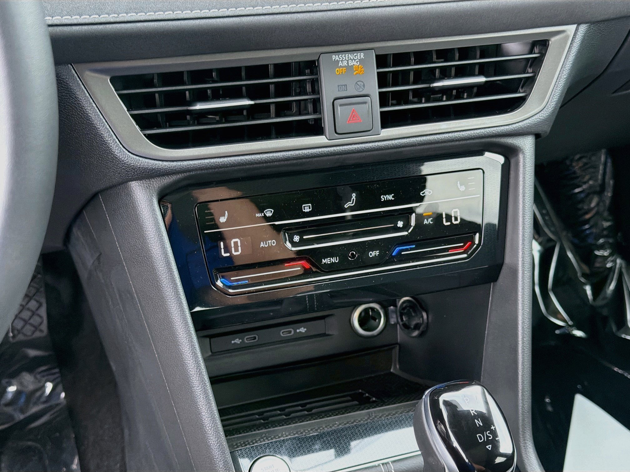 New 2026 Volkswagen Taos SE FWD image 14