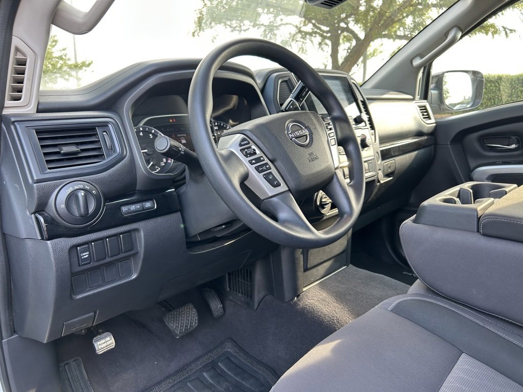 Used 2023 Nissan Titan SV image 15