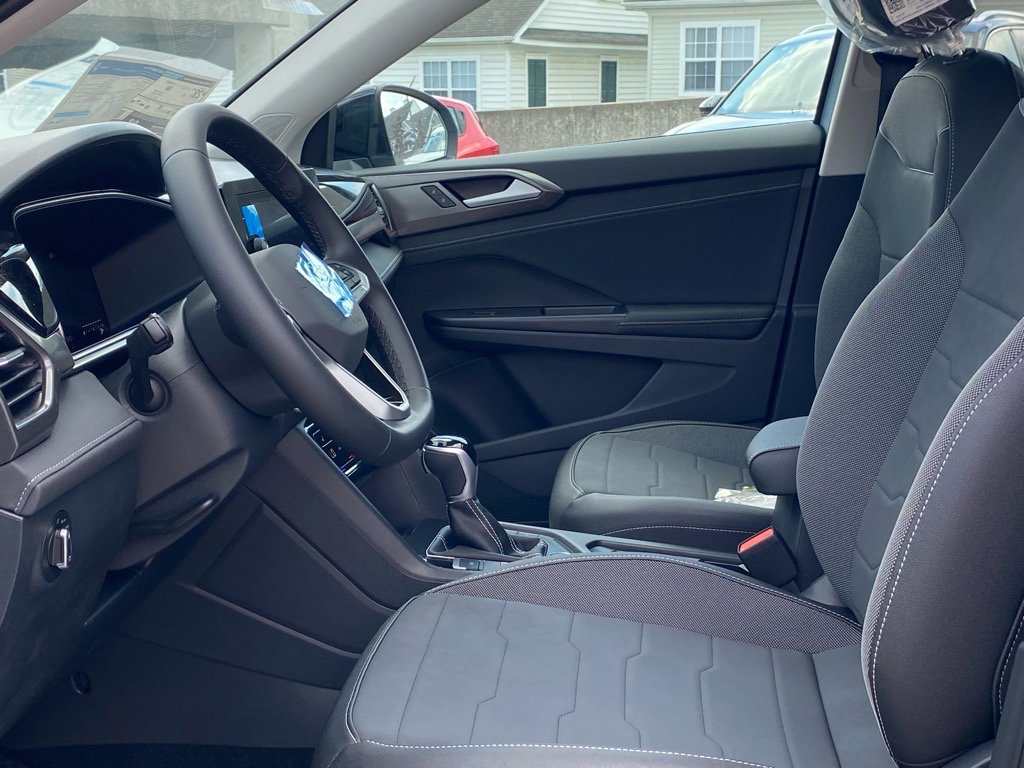 New 2025 Volkswagen Taos SE image 6