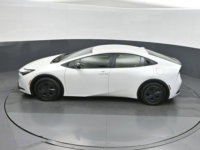 Used 2025 Toyota Prius LE FWD image 34