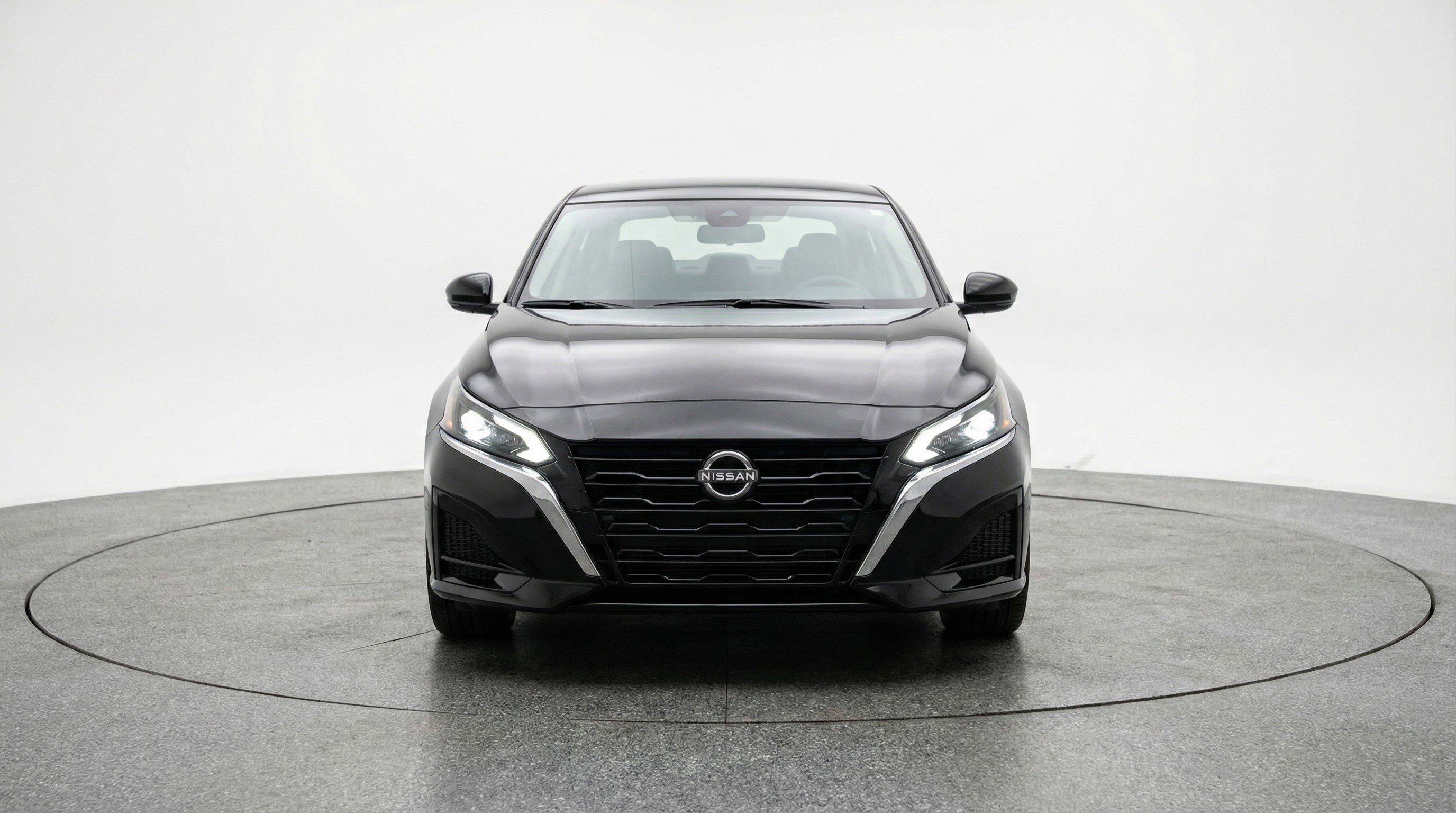 Used 2025 Nissan Altima 2.5 SV FWD image 2