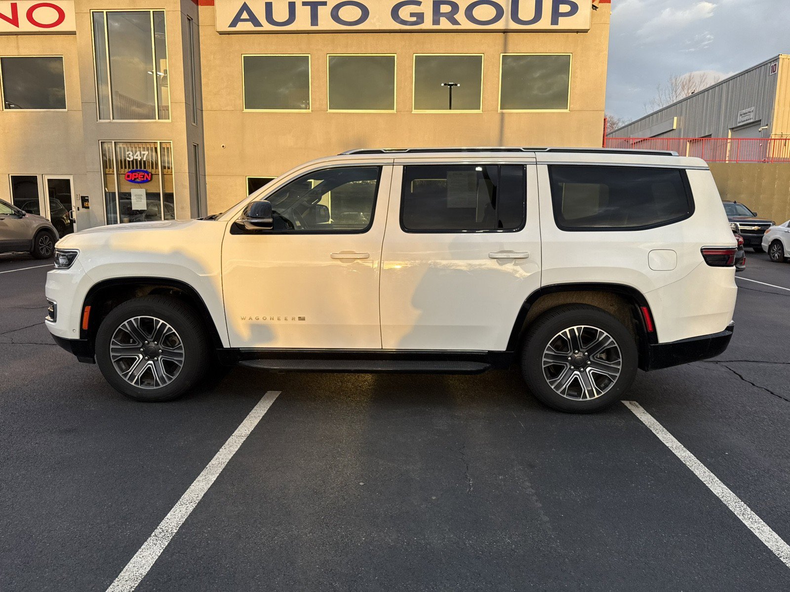 Used 2024 Jeep Wagoneer Series II w/ Flexible Seating Group RWD image 9