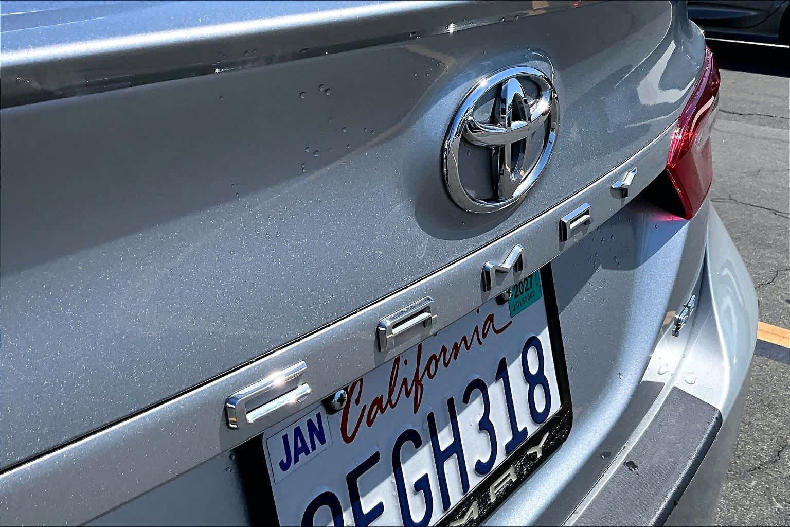 Used 2020 Toyota Camry SE w/ Convenience Package FWD image 30