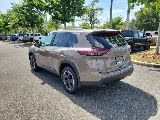 Used 2025 Nissan Rogue SV w/ SV Premium Package FWD image 3