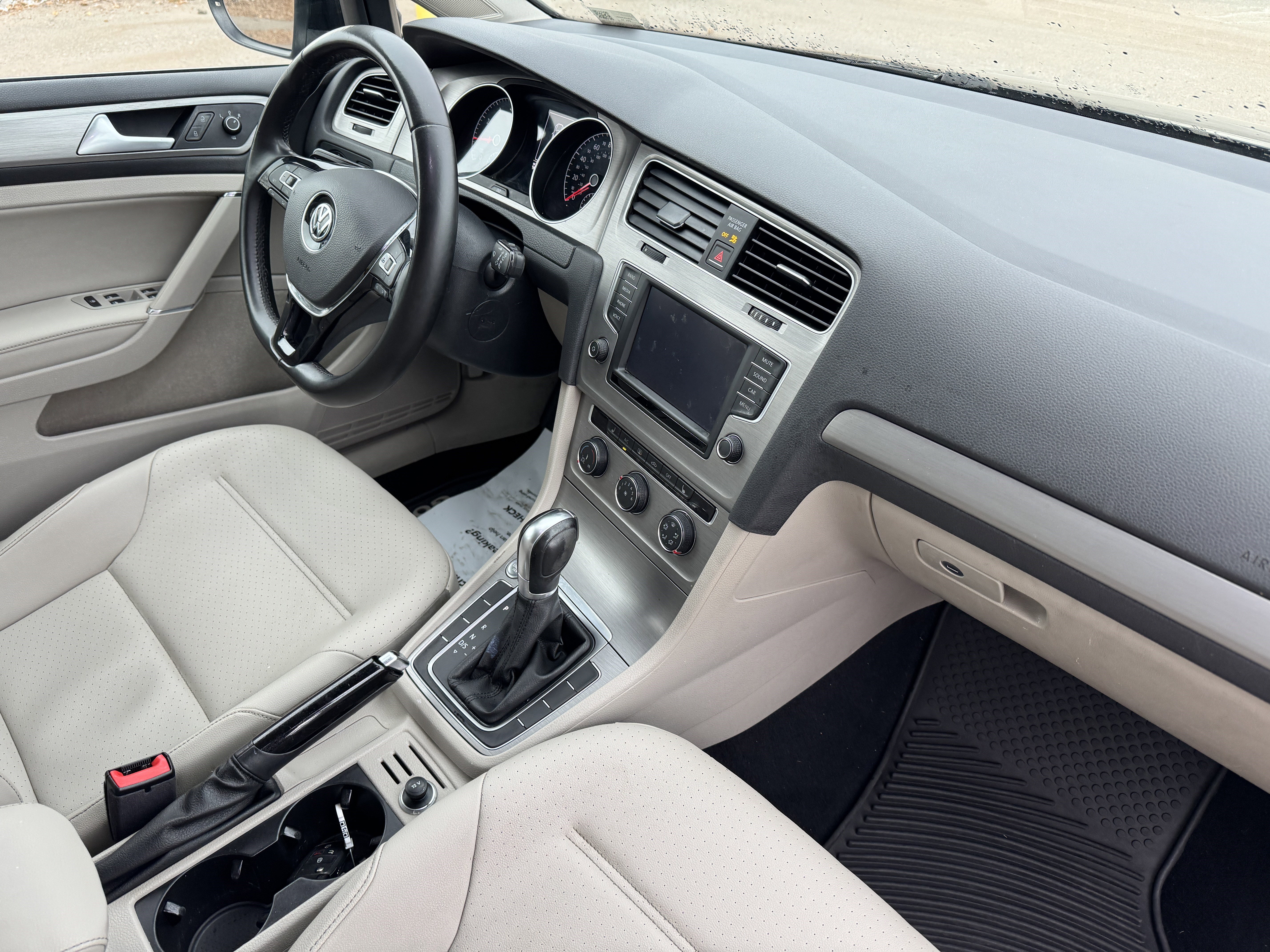 Used 2016 Volkswagen Golf Limited Edition image 20