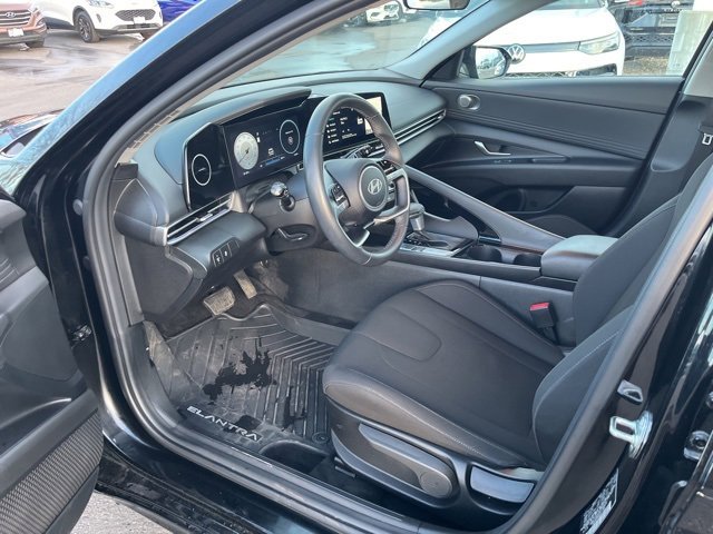 Used 2024 Hyundai Elantra SEL w/ Convenience Package image 9