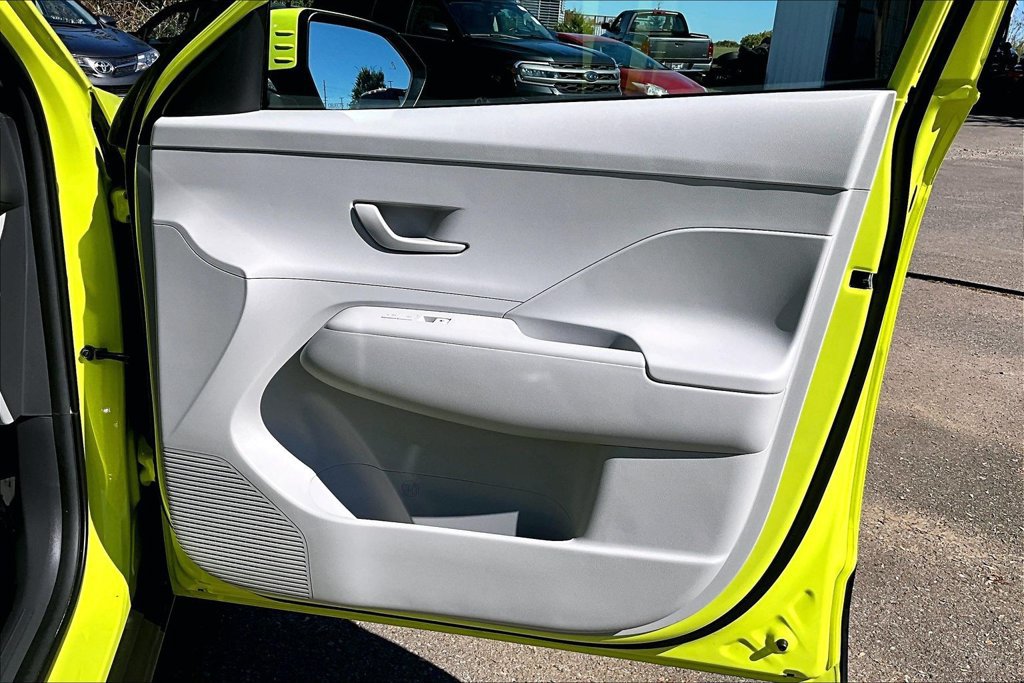 Used 2025 Hyundai Kona SEL FWD image 30