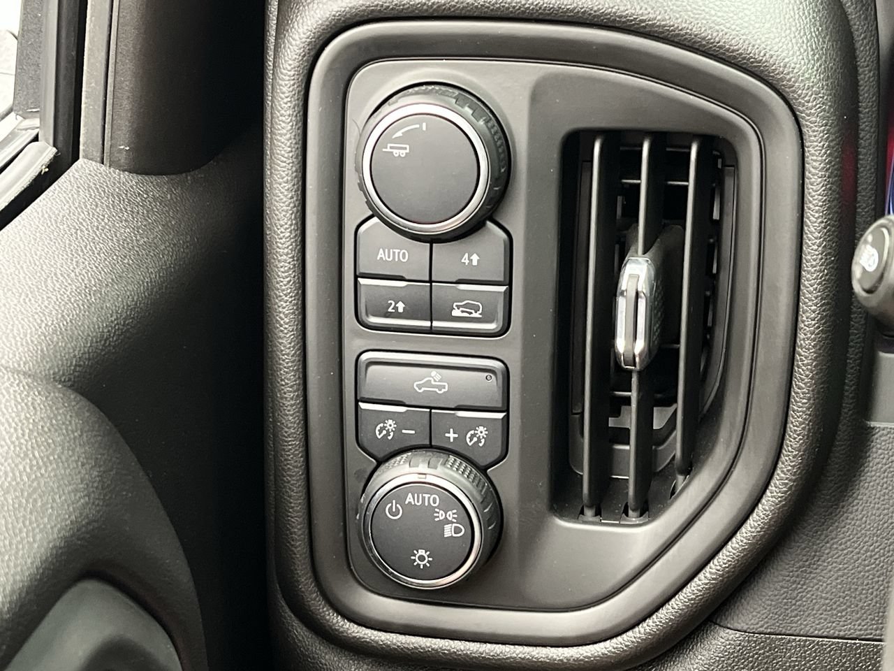Certified 2023 Chevrolet Silverado 1500 Custom AWD/4WD image 16