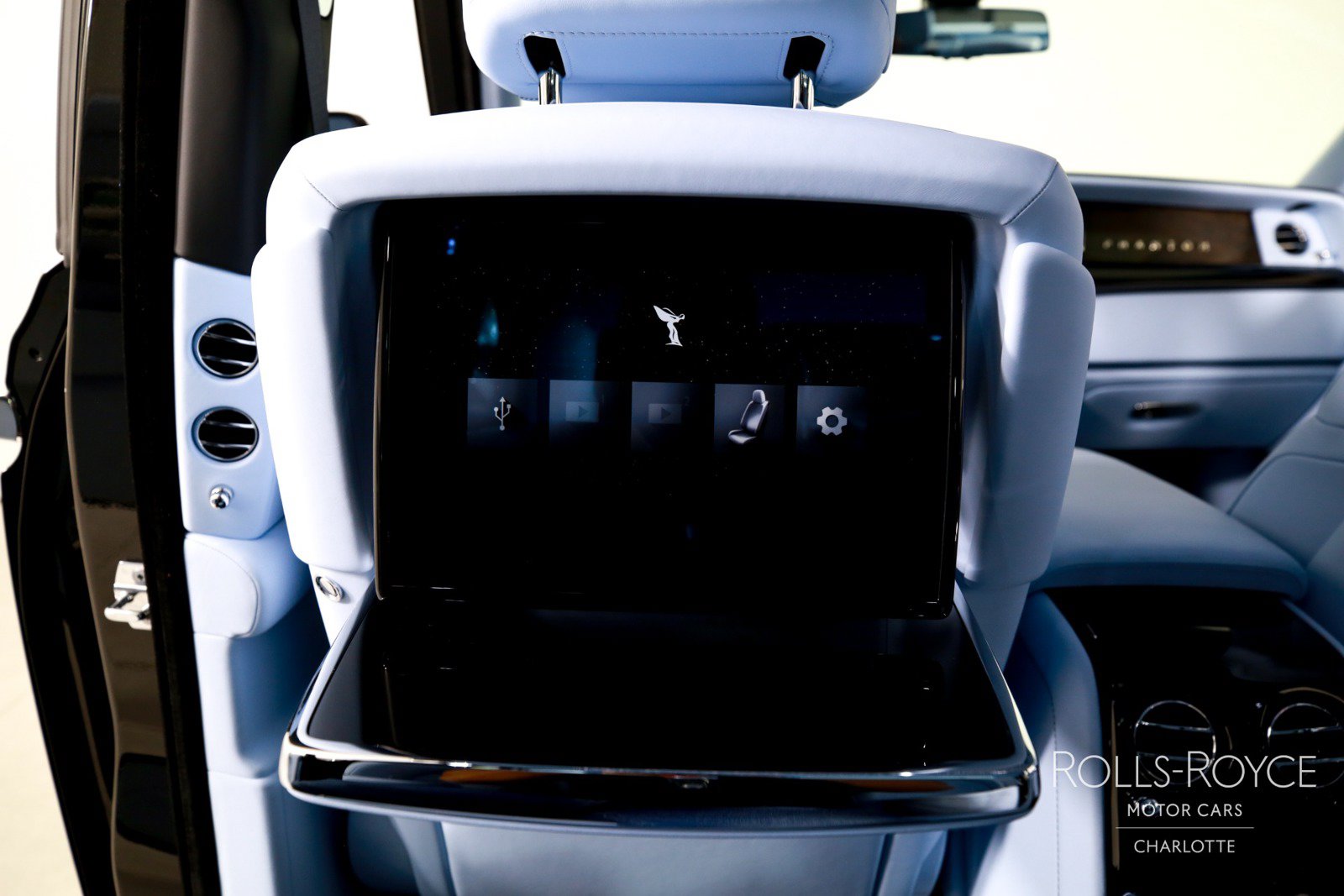 New 2027 Rolls-Royce Phantom Sedan RWD image 21