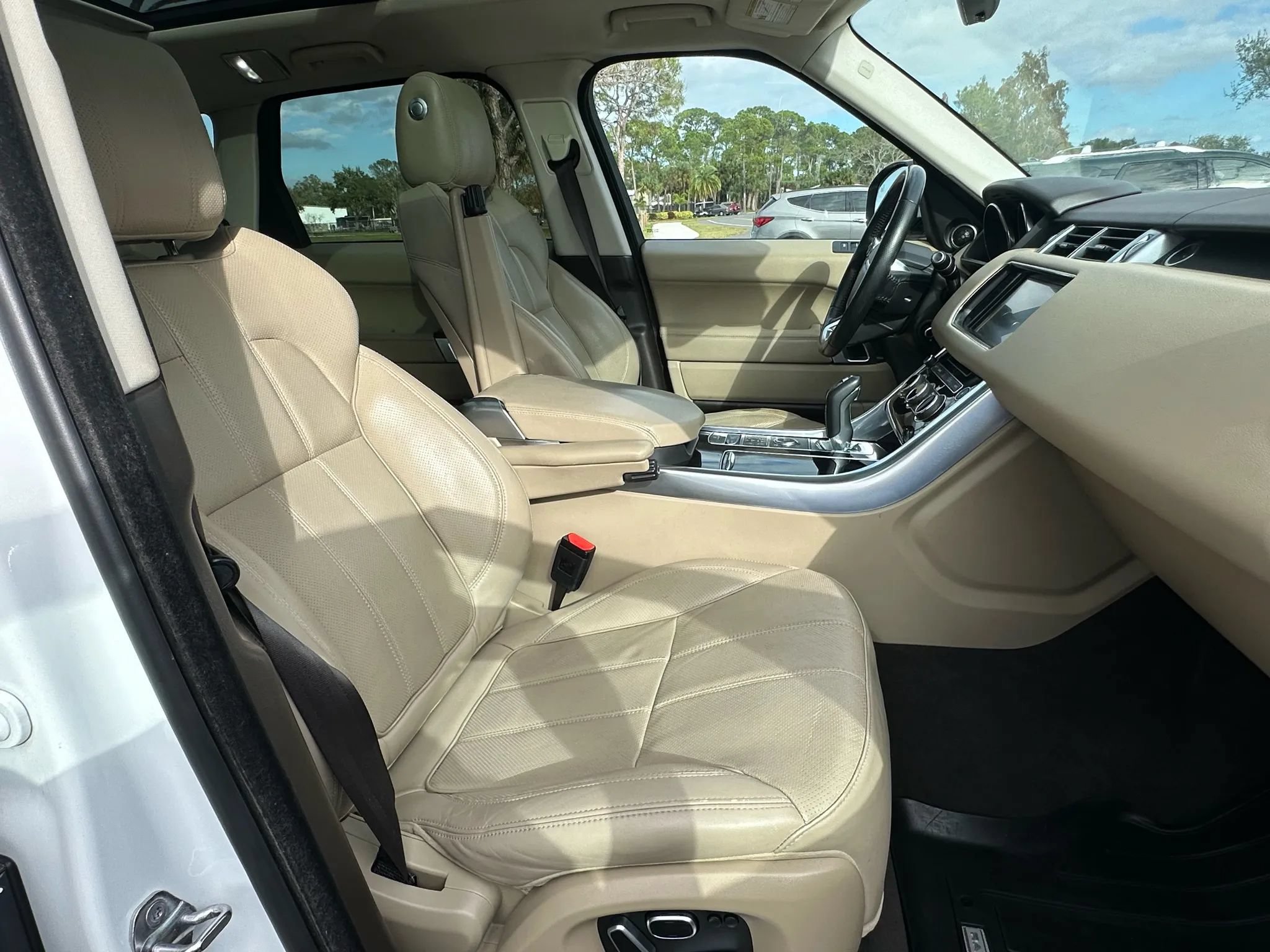 Used 2015 Land Rover Range Rover Sport AWD/4WD image 24