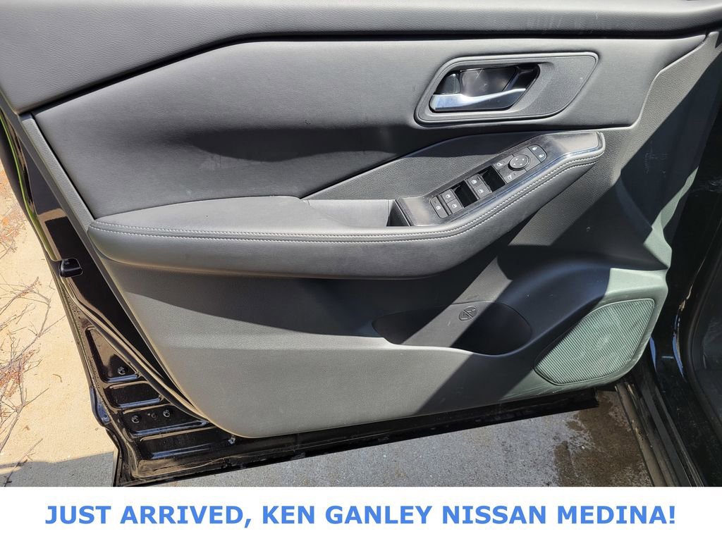 Certified 2026 Nissan Rogue SV AWD/4WD image 14