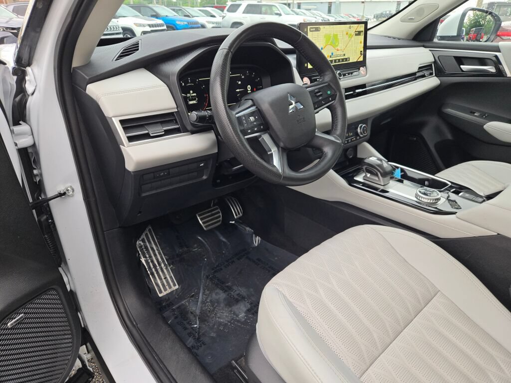 Used 2025 Mitsubishi Outlander SEL AWD/4WD image 24