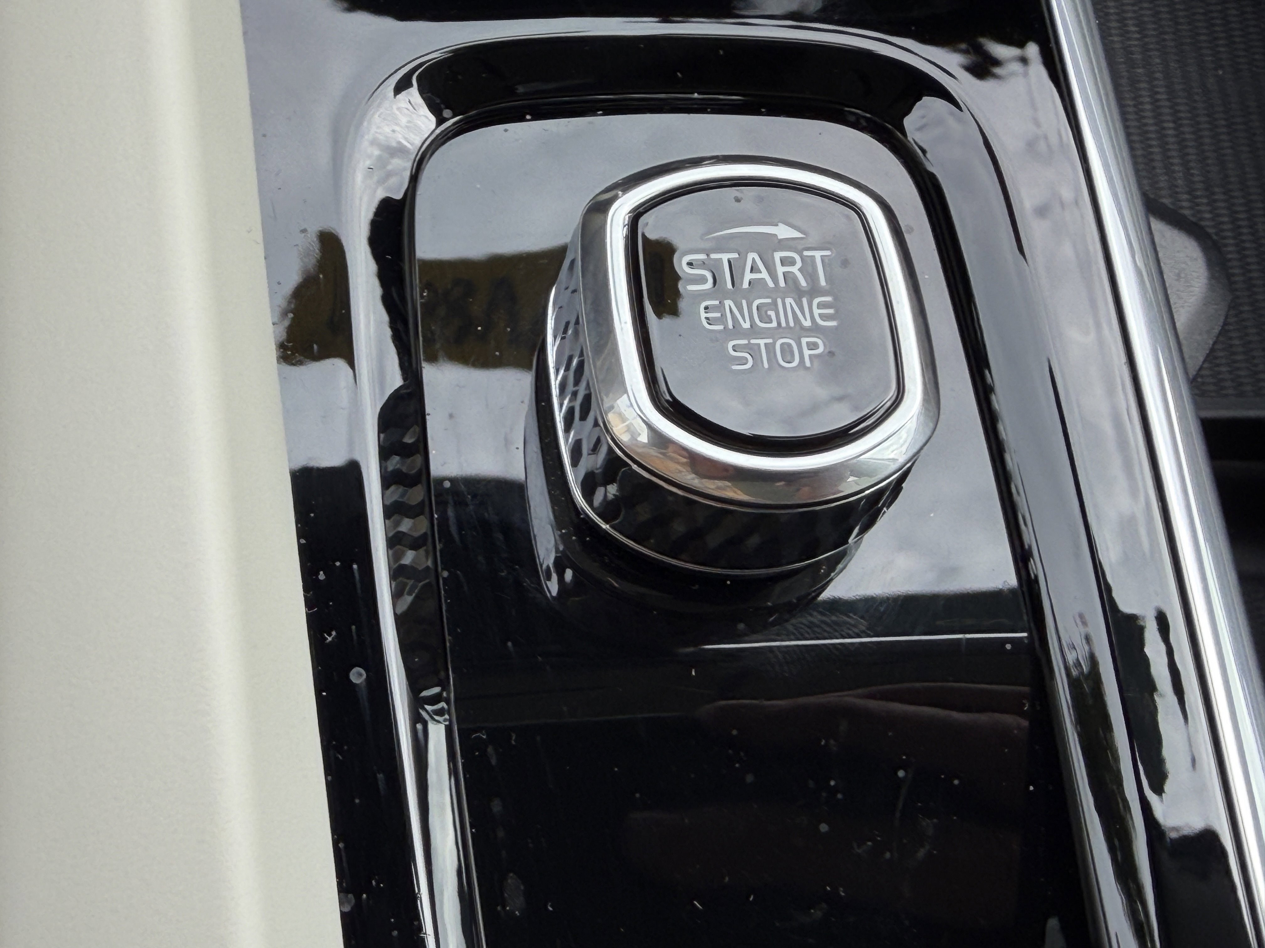 Certified 2025 Volvo XC60 T8 Ultra w/ Protection Package image 27