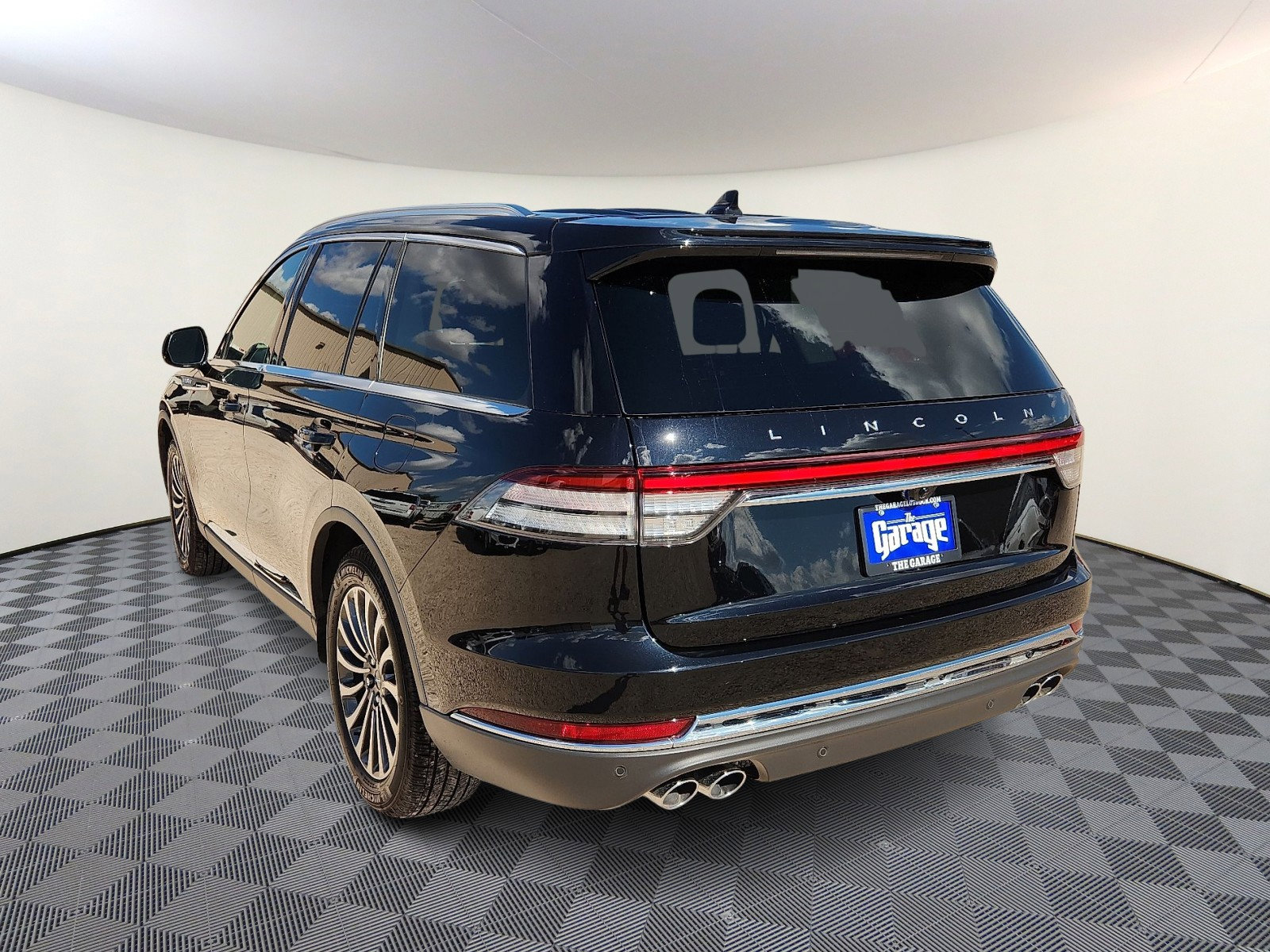 Used 2024 Lincoln Aviator 2WD w/ Premium Package image 3