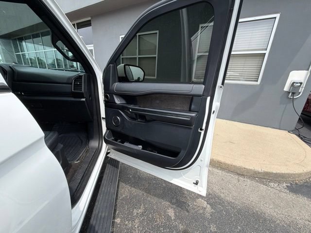 Used 2020 Ford Expedition Limited w/ Equipment Group 301A AWD/4WD image 15