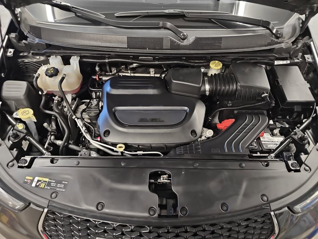 Used 2023 Chrysler Pacifica Touring-L image 31