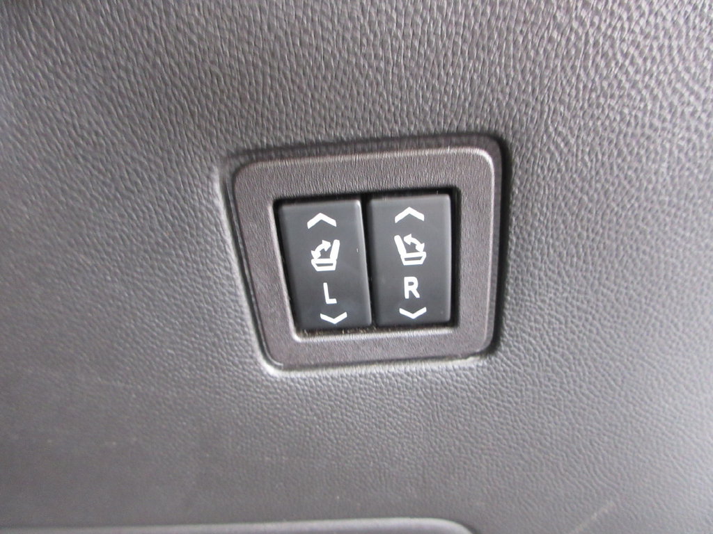Used 2023 Chevrolet Traverse High Country AWD/4WD image 13