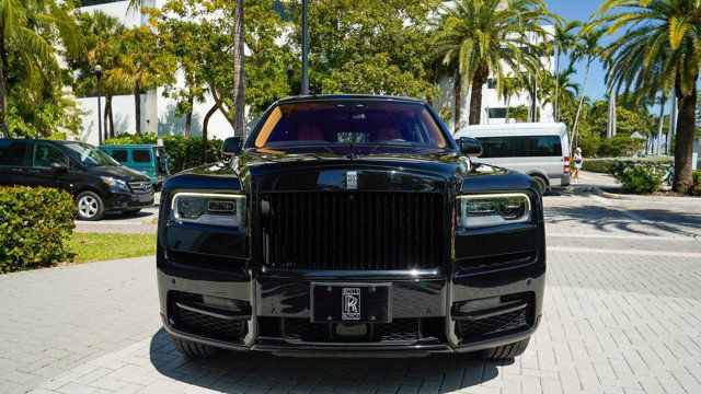 Used 2019 Rolls-Royce Cullinan image 2
