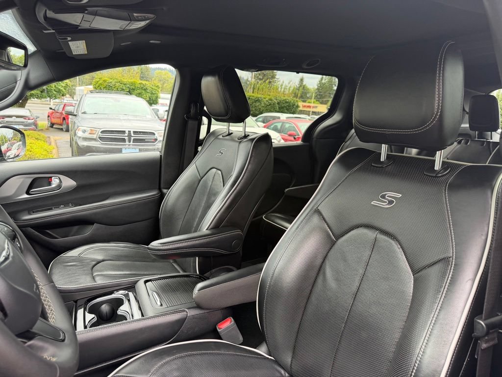 Used 2025 Chrysler Pacifica Limited FWD image 15