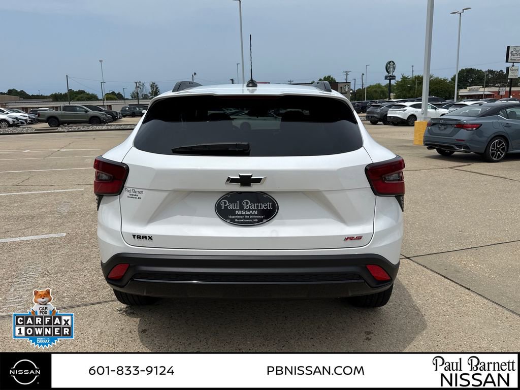 Used 2025 Chevrolet Trax RS w/ Sunroof Package FWD image 7