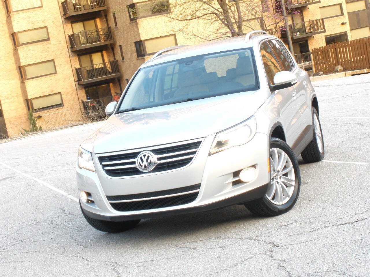Used 2009 Volkswagen Tiguan SE image 7