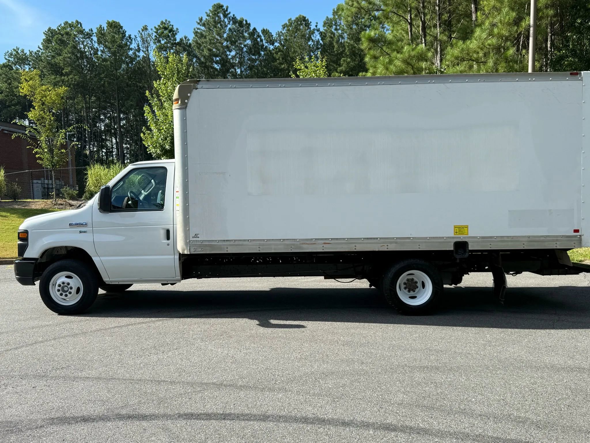 Used 2016 Ford E-350 and Econoline 350 Super Duty RWD image 4