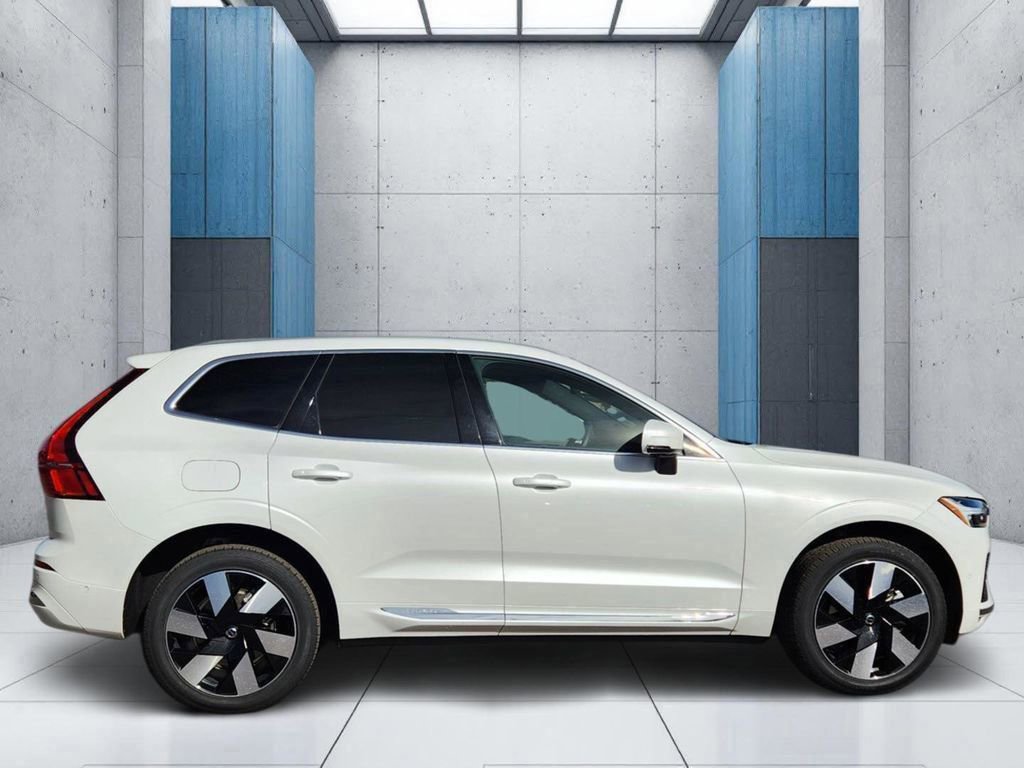 Used 2023 Volvo XC60 T8 Ultimate image 23