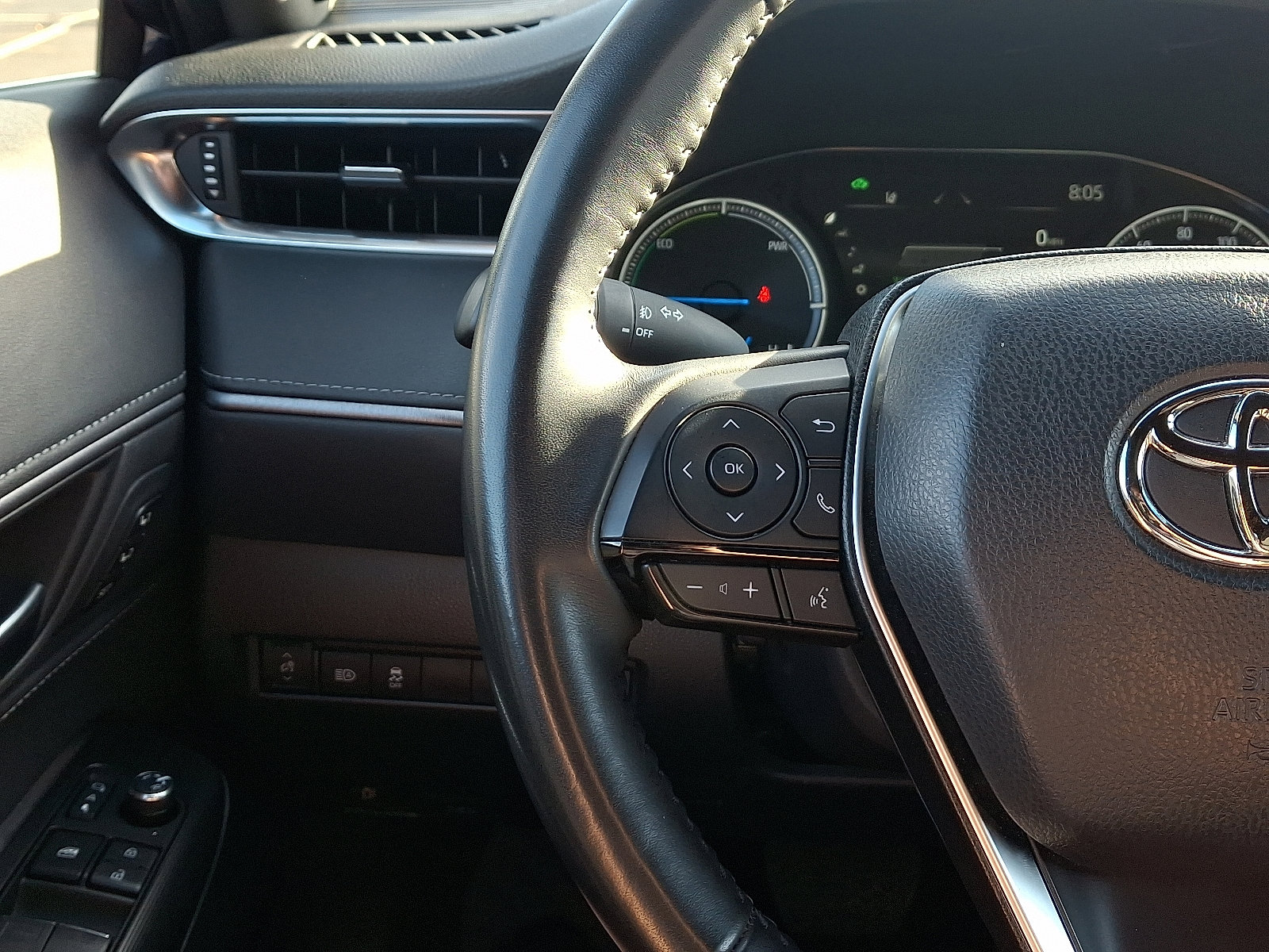 Used 2024 Toyota Venza XLE image 21