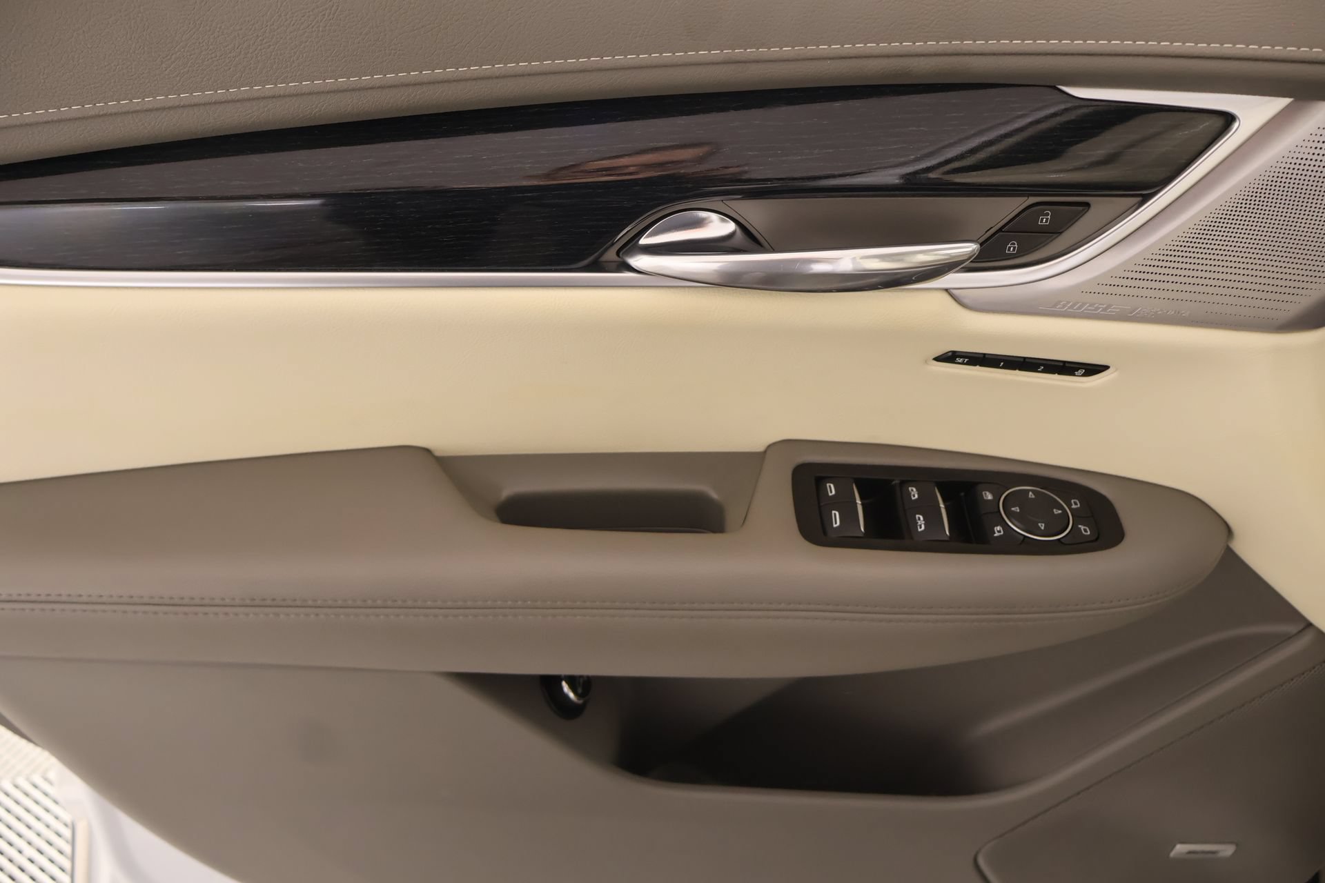 Used 2025 Cadillac XT6 Premium Luxury w/ Technology Package FWD image 18