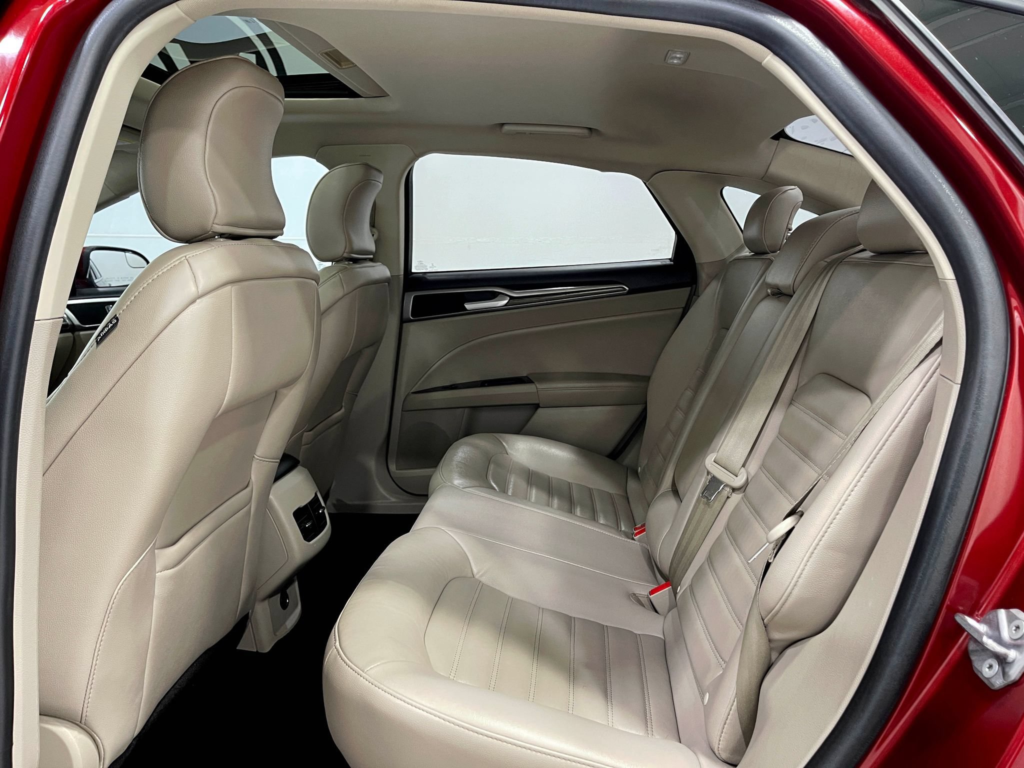 Used 2018 Ford Fusion SE w/ Fusion SE Technology Package FWD image 30