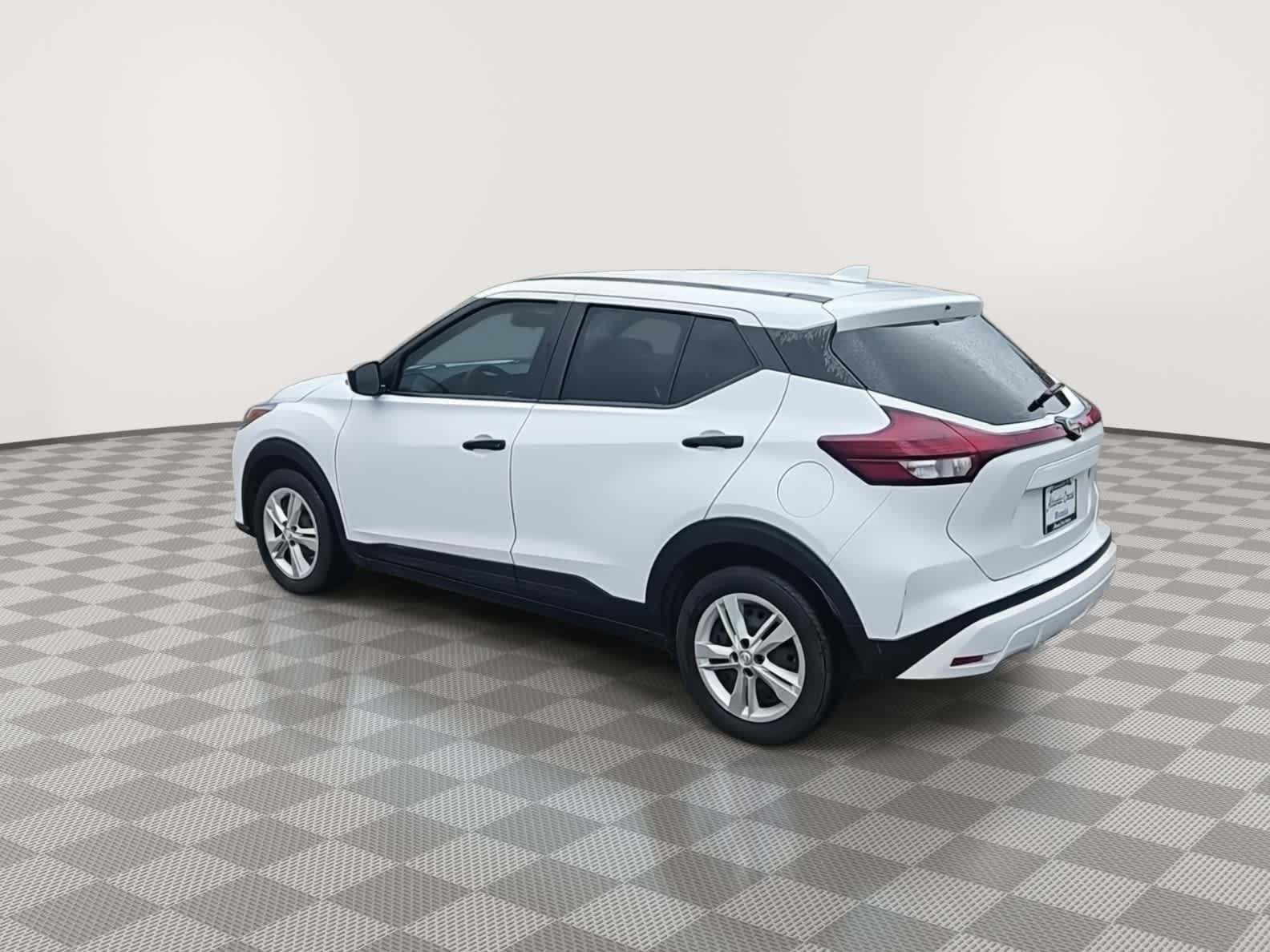 Used 2023 Nissan Kicks S FWD image 6
