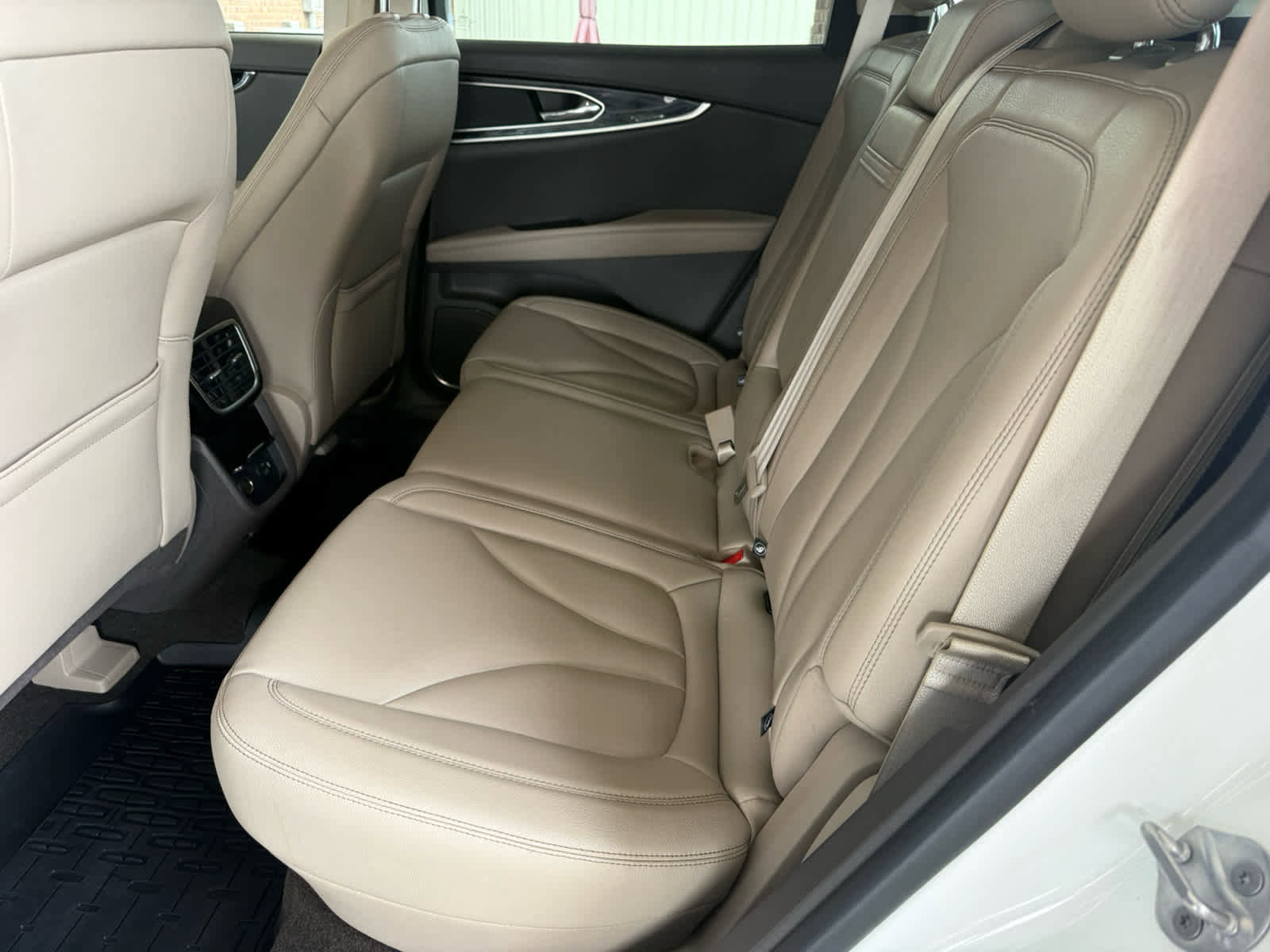 Used 2022 Lincoln Nautilus FWD image 5