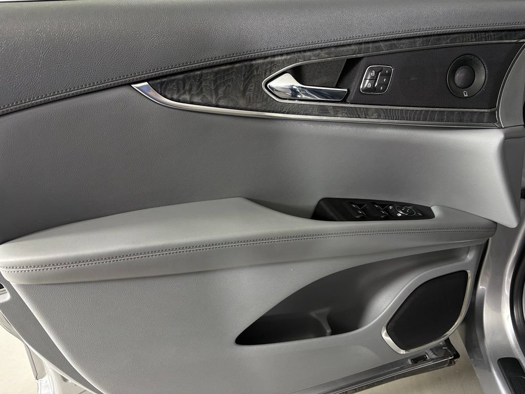 Used 2020 Lincoln Nautilus Reserve FWD image 14