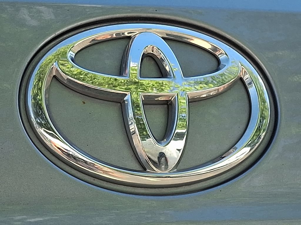 Used 2022 Toyota Highlander XLE AWD/4WD image 34