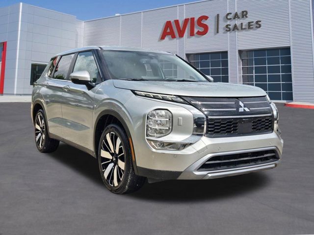 Used 2025 Mitsubishi Outlander SE AWD/4WD image 3