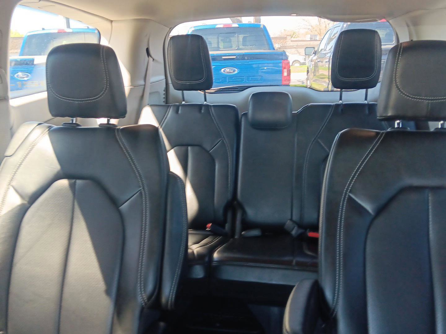 Used 2023 Chrysler Pacifica Touring-L FWD image 14