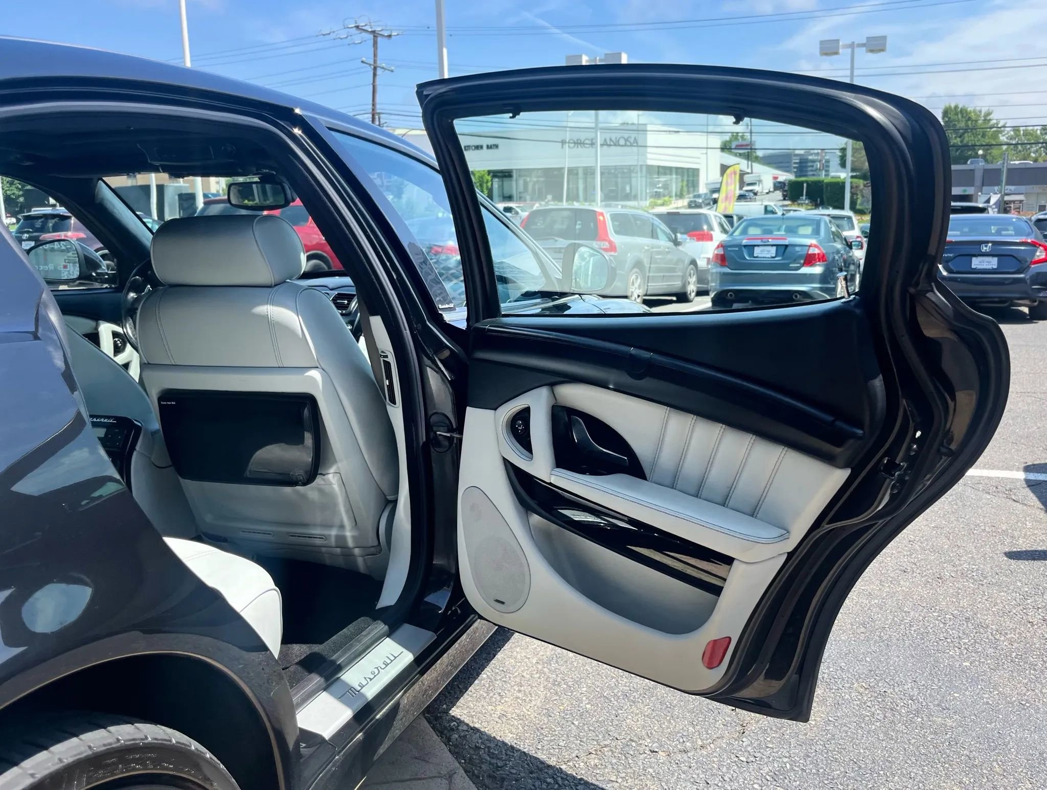 Used 2009 Maserati Quattroporte image 31