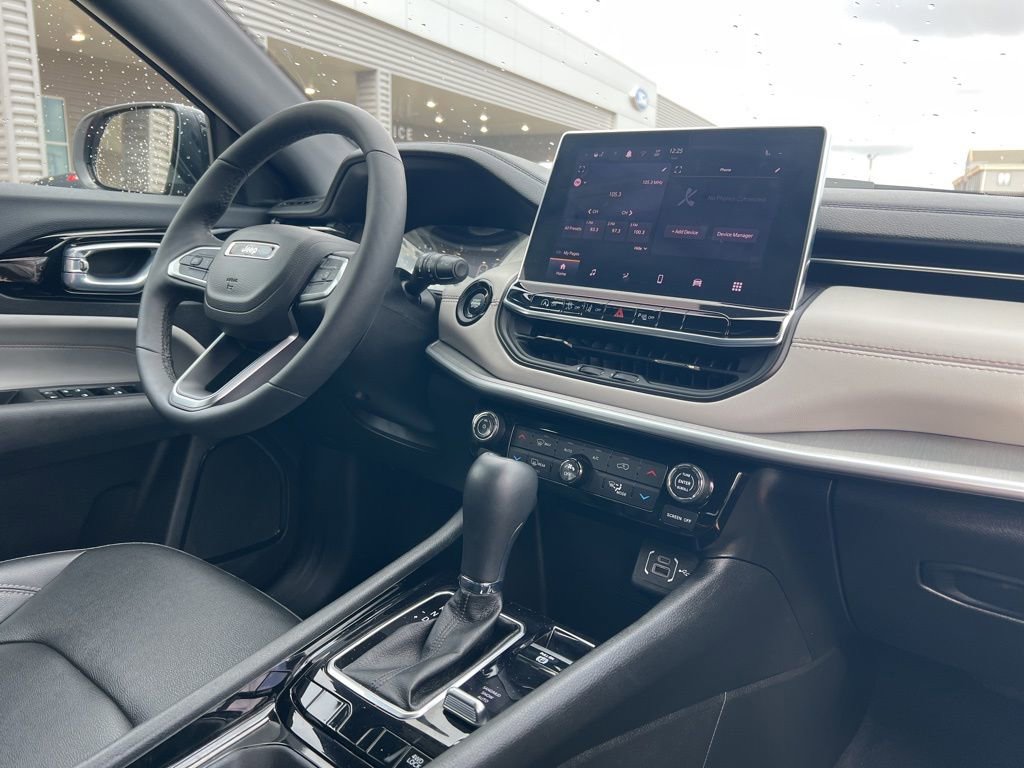 Used 2025 Jeep Compass Limited image 2
