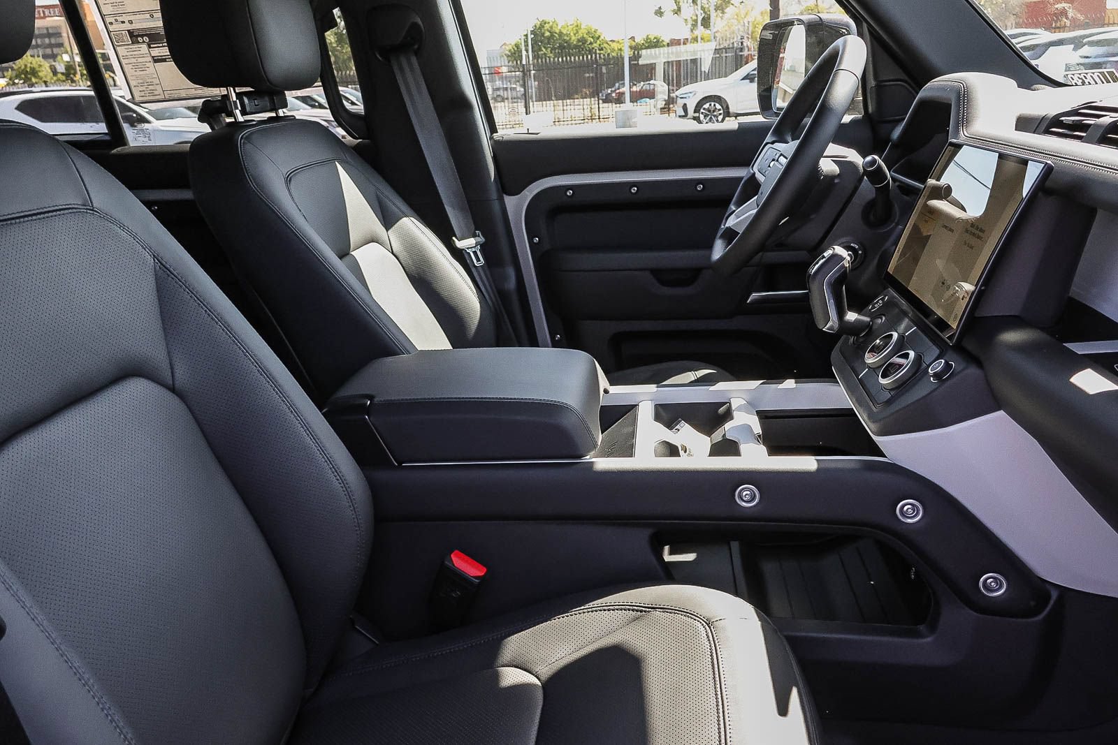 New 2026 Land Rover Defender 110 X-Dynamic SE AWD/4WD image 17