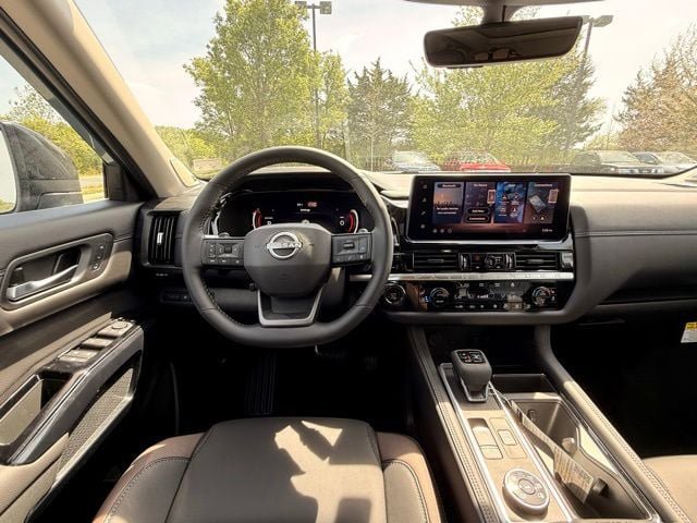 New 2026 Nissan Pathfinder Platinum w/ Cargo Package AWD/4WD image 23