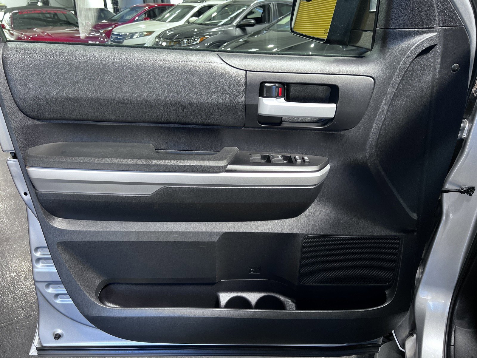 Used 2016 Toyota Tundra SR5 w/ SR5 Upgrade Package RWD image 25