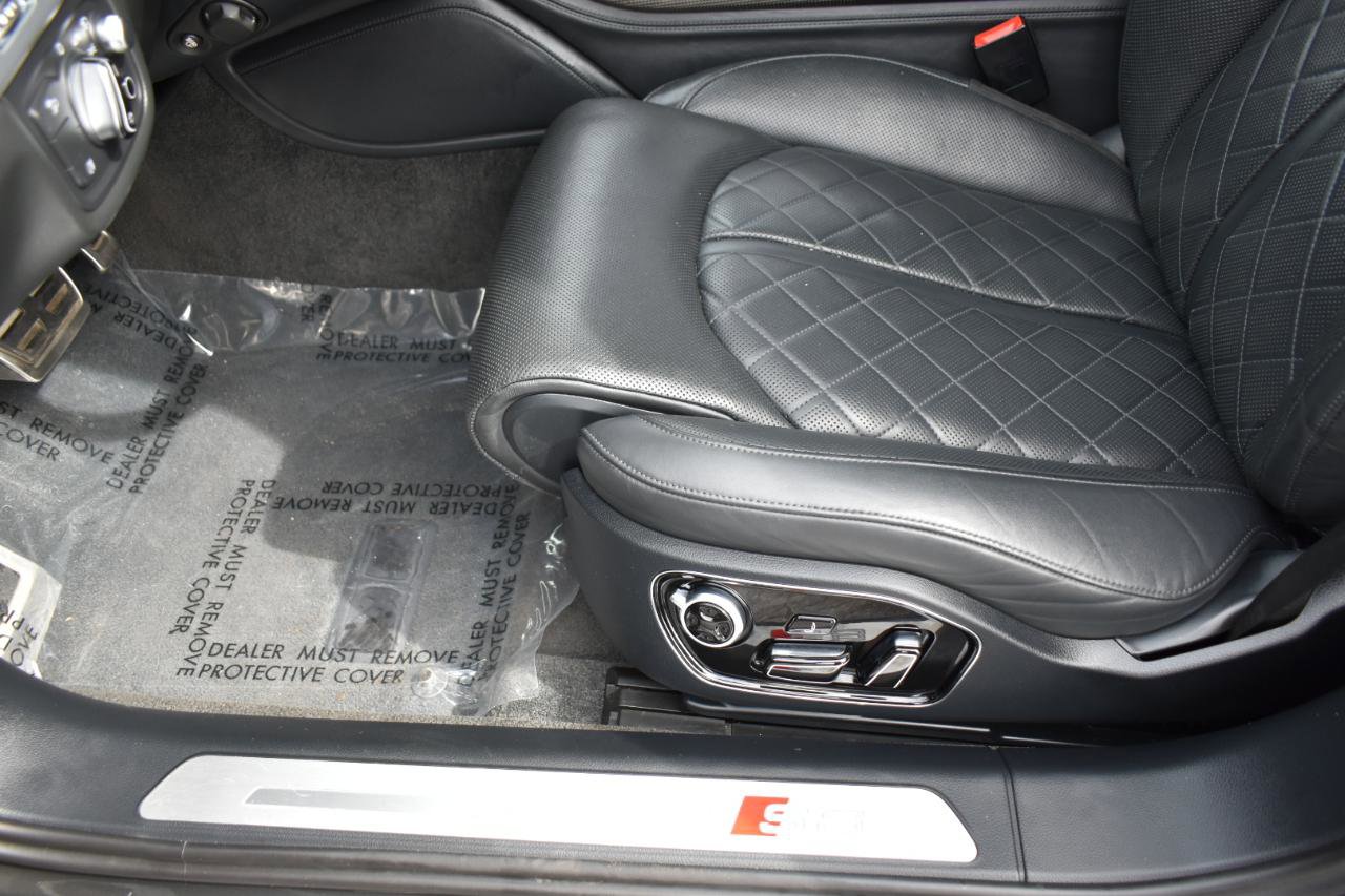 Used 2015 Audi S8 image 26